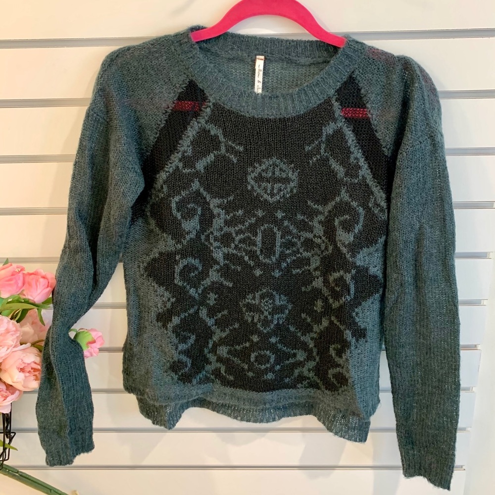 Bloomingdale’s Patterned Winter Or Fall Sweater - image 2